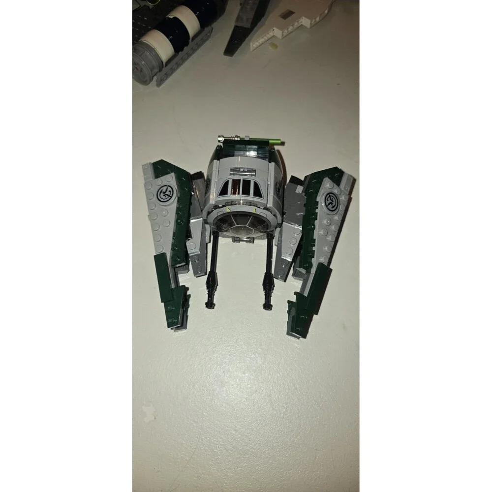 LEGO Star Wars: Yoda's Jedi Starfighter (75168) No Minifigs As Is